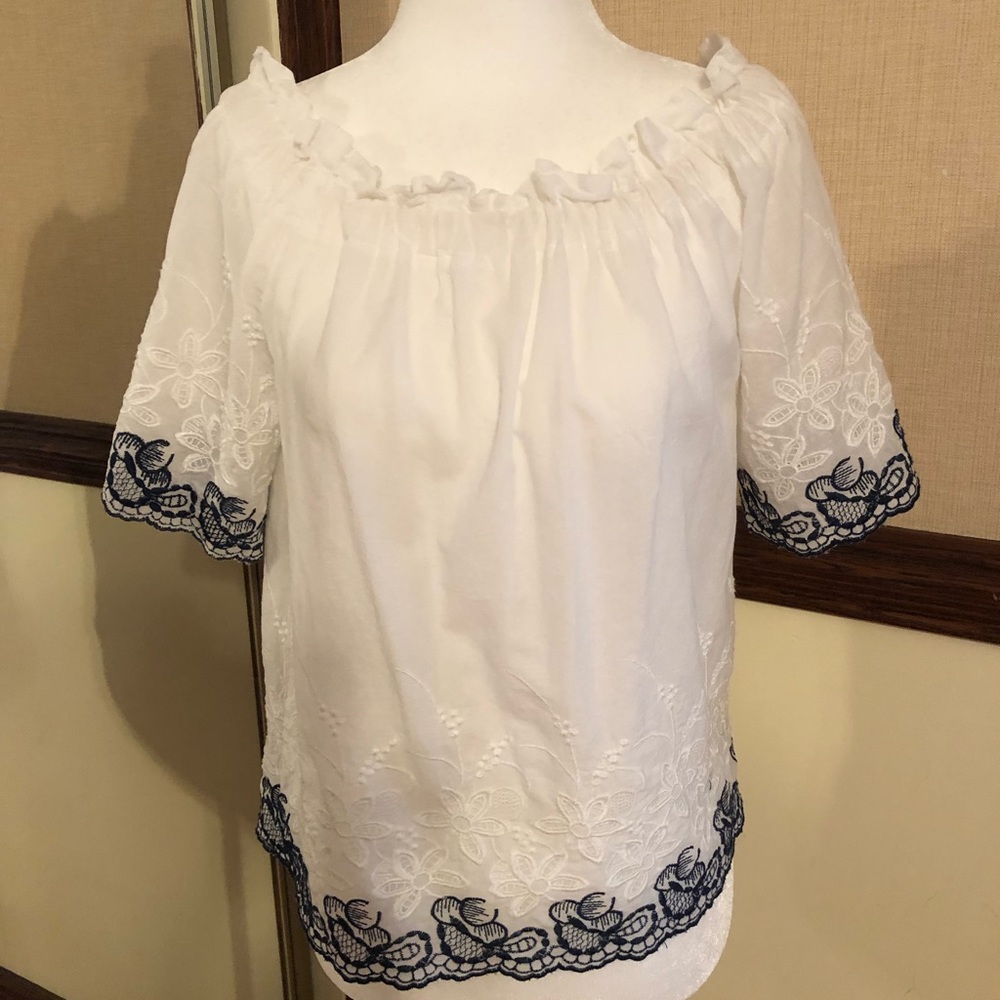Aqua On/Off Shoulder embroidered Top size S
